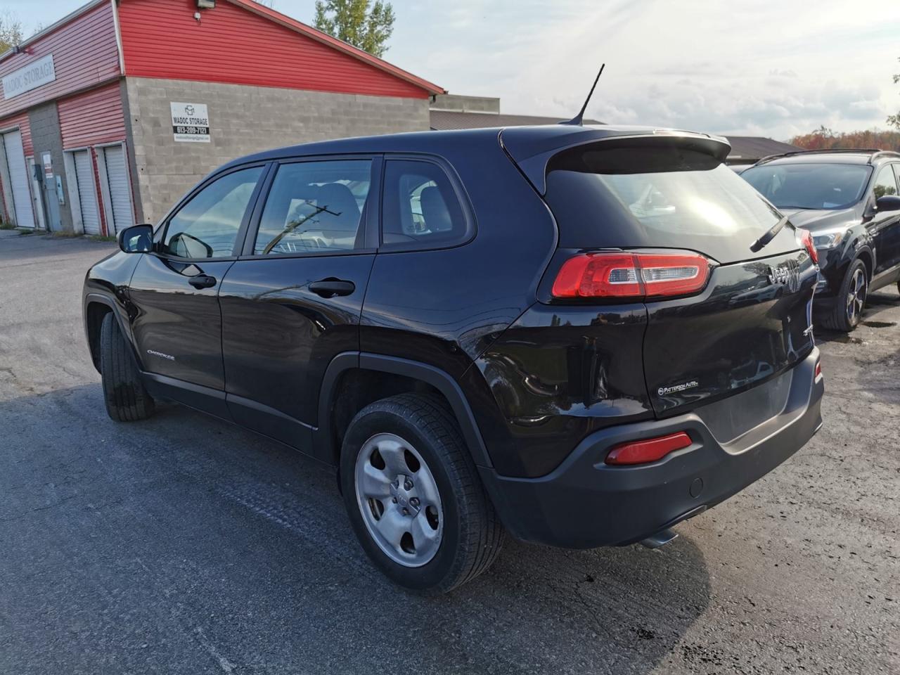 2016 Jeep Cherokee Sport - Photo #3