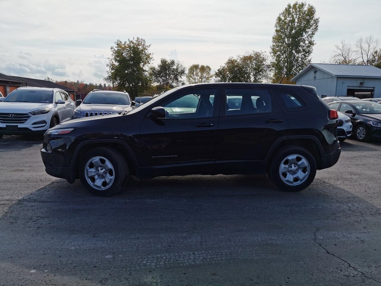 2016 Jeep Cherokee Sport - Photo #2