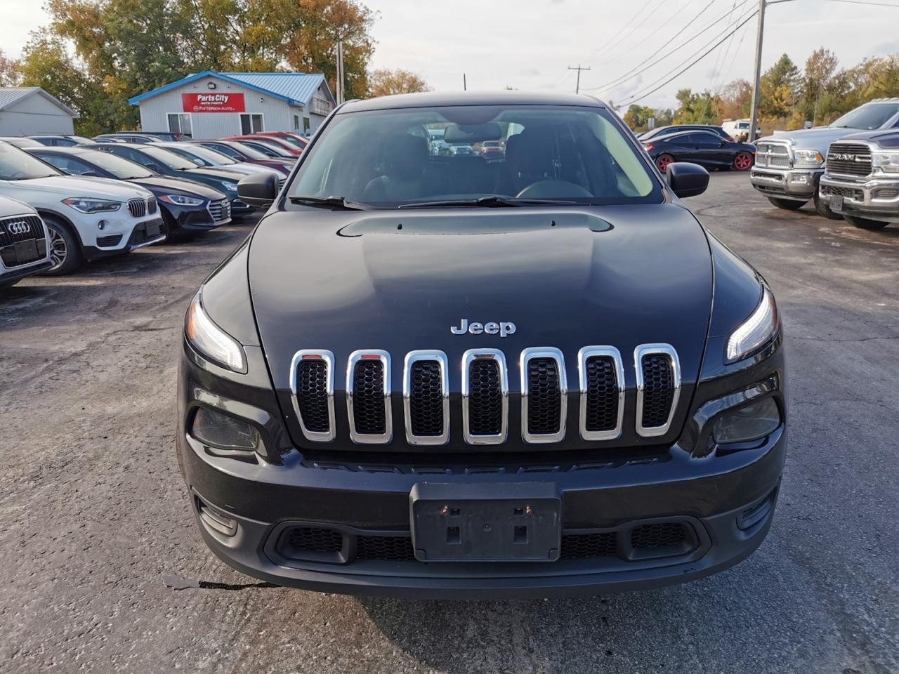 2016 Jeep Cherokee Sport - Photo #8