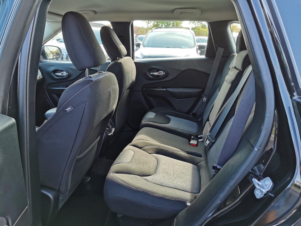 2016 Jeep Cherokee Sport - Photo #13