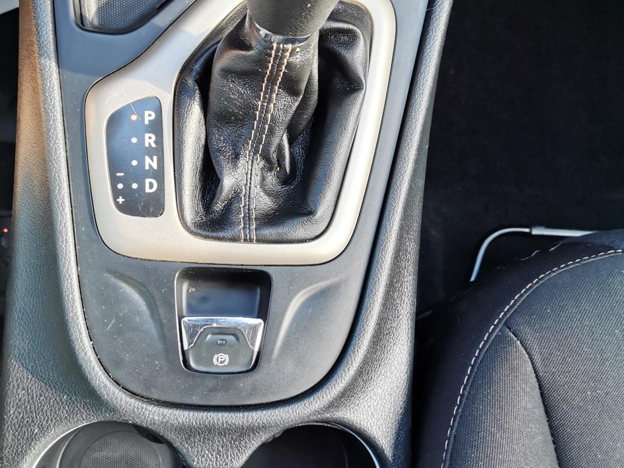 2016 Jeep Cherokee Sport - Photo #27