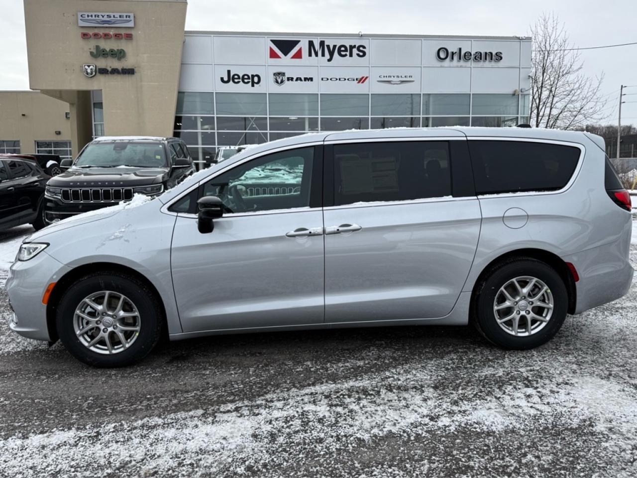 2026 Chrysler Pacifica Select  - $166.93 /Wk Photo