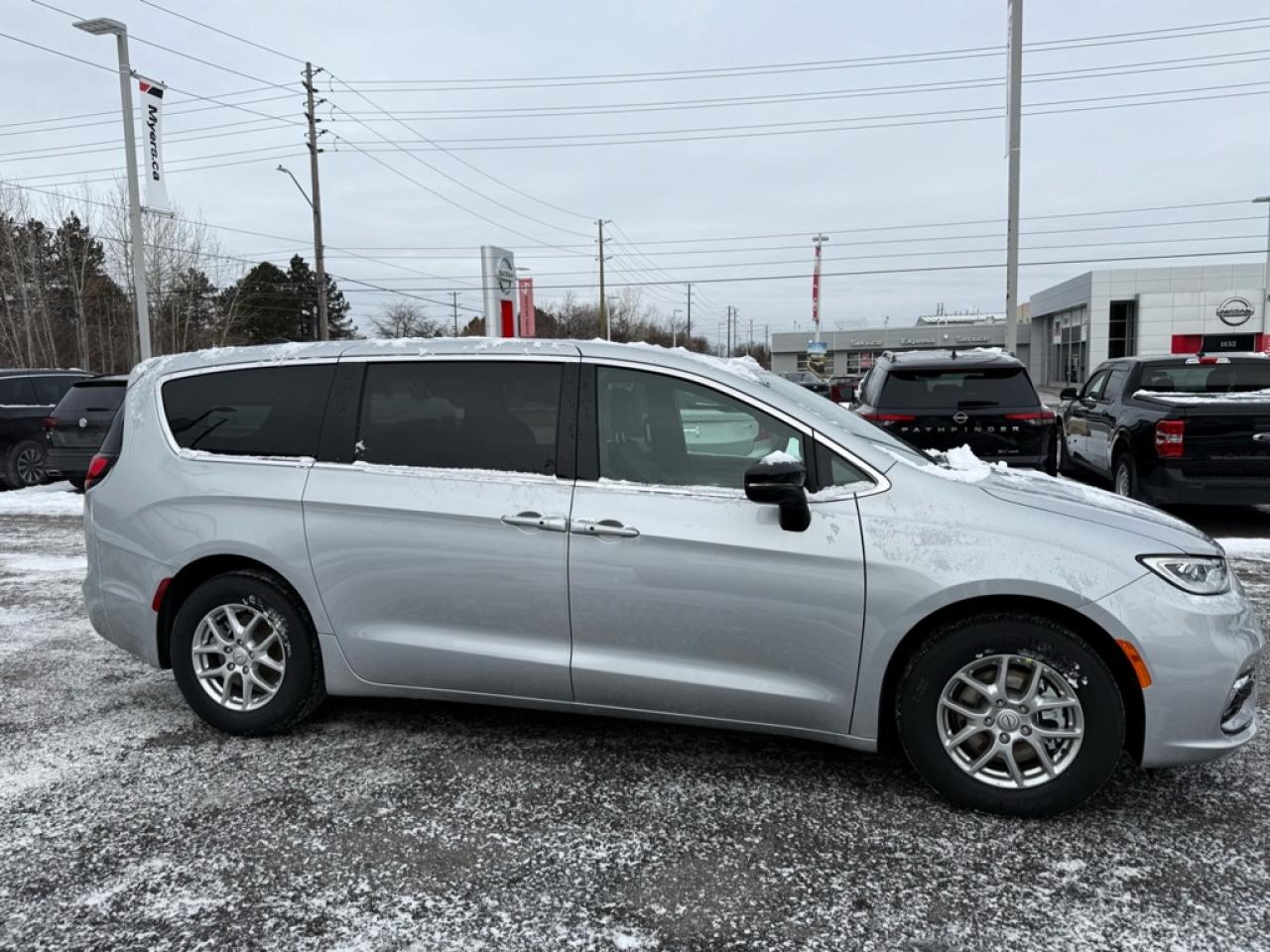 2026 Chrysler Pacifica Select  - $155.24 /Wk Photo4