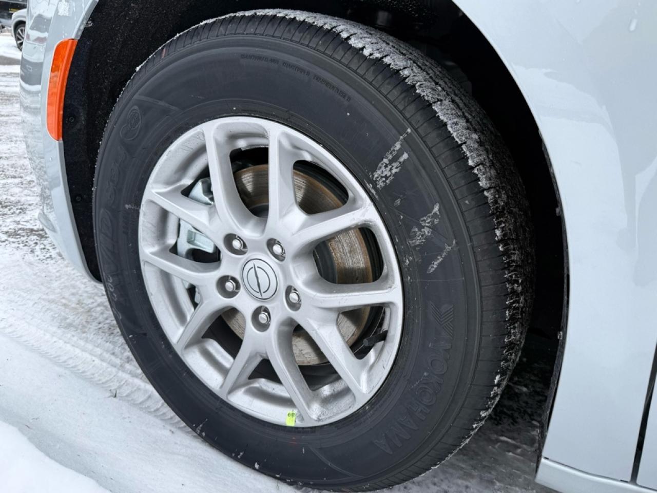 2026 Chrysler Pacifica Select  - $155.24 /Wk Photo