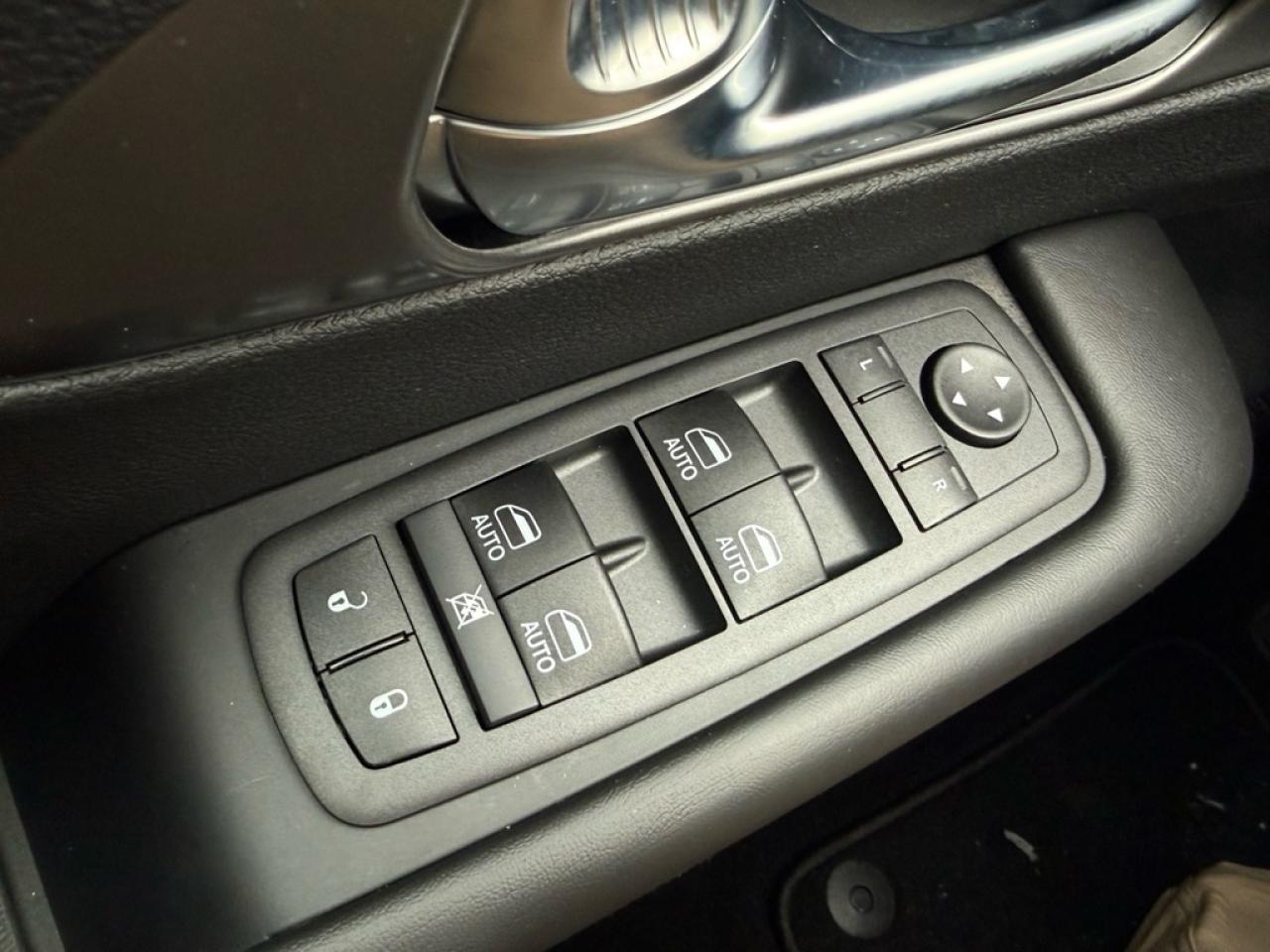 2026 Chrysler Pacifica Select  - $155.24 /Wk Photo