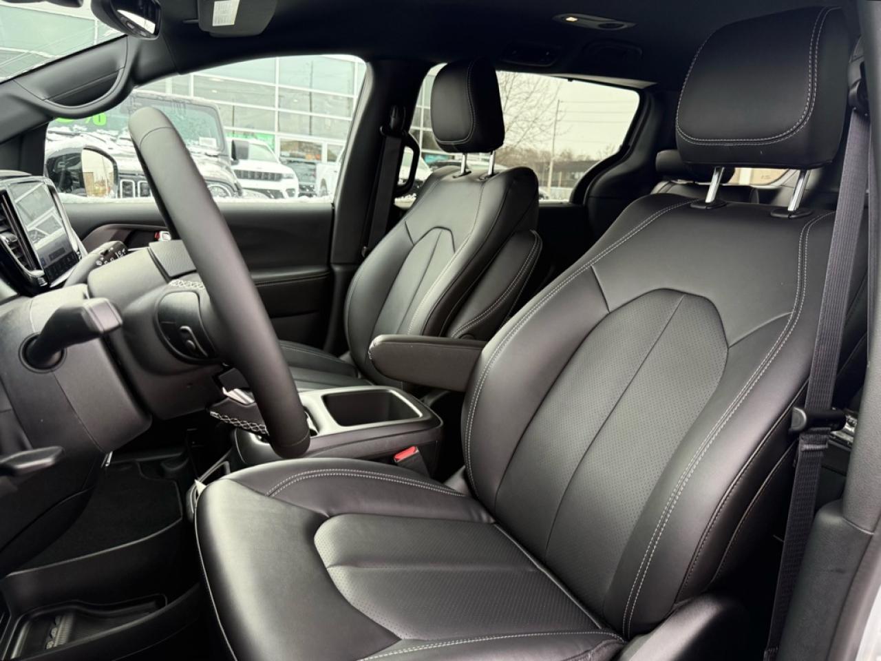 2026 Chrysler Pacifica Select  - $155.24 /Wk Photo