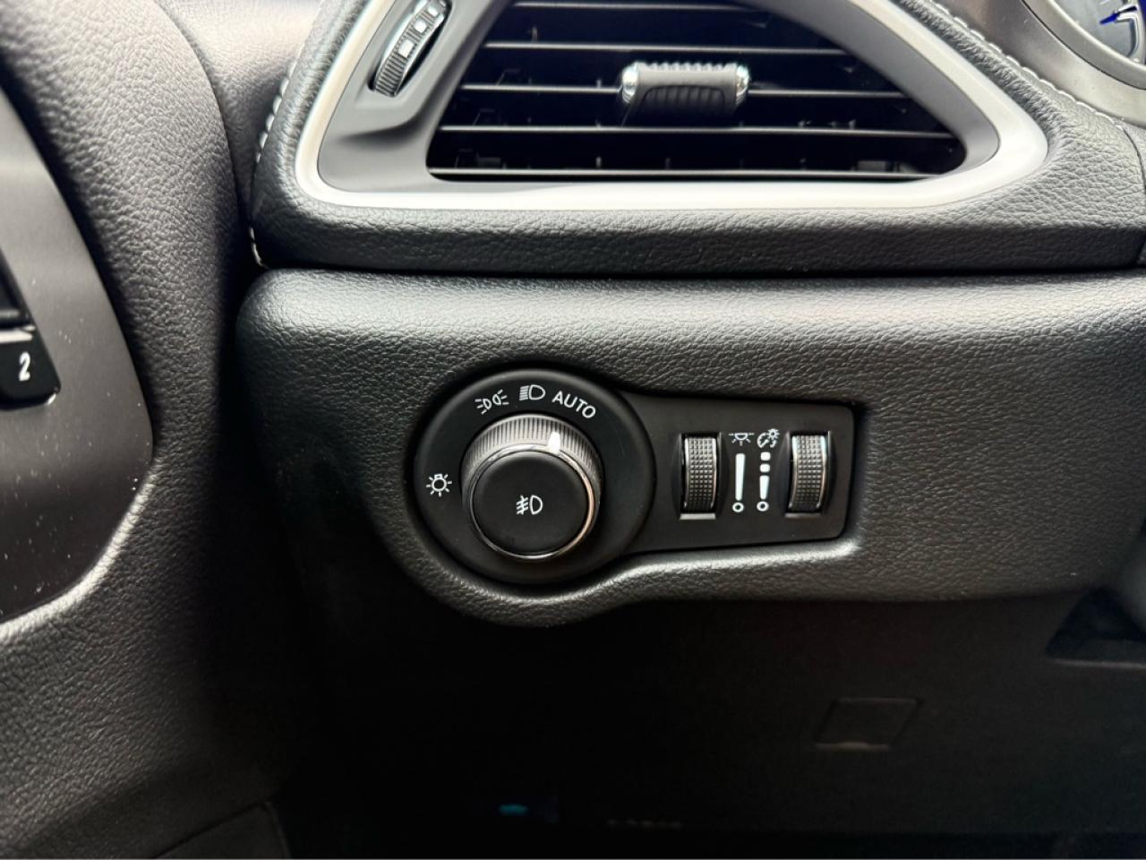 2026 Chrysler Pacifica Select  - $155.24 /Wk Photo