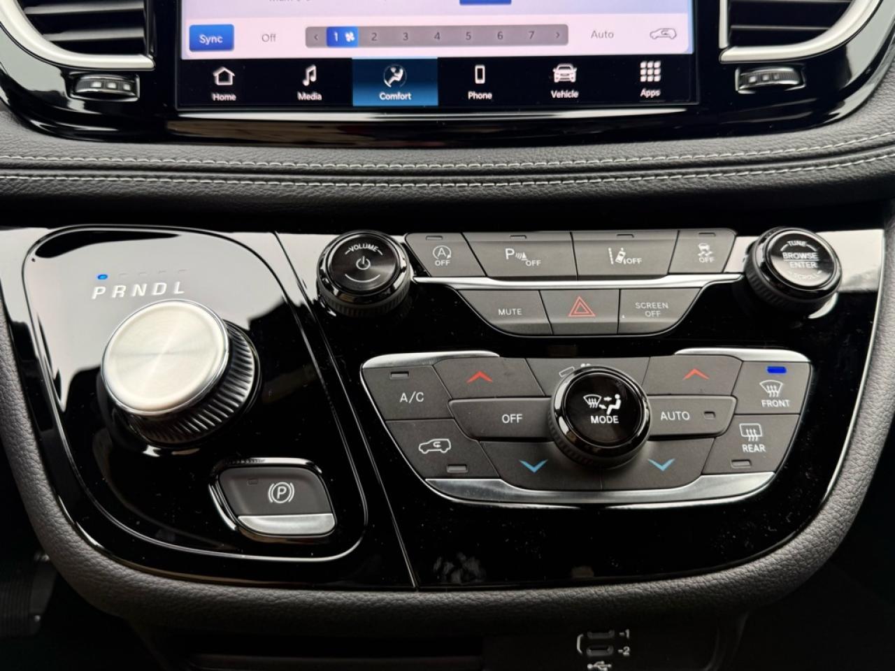 2026 Chrysler Pacifica Select  - $155.24 /Wk Photo