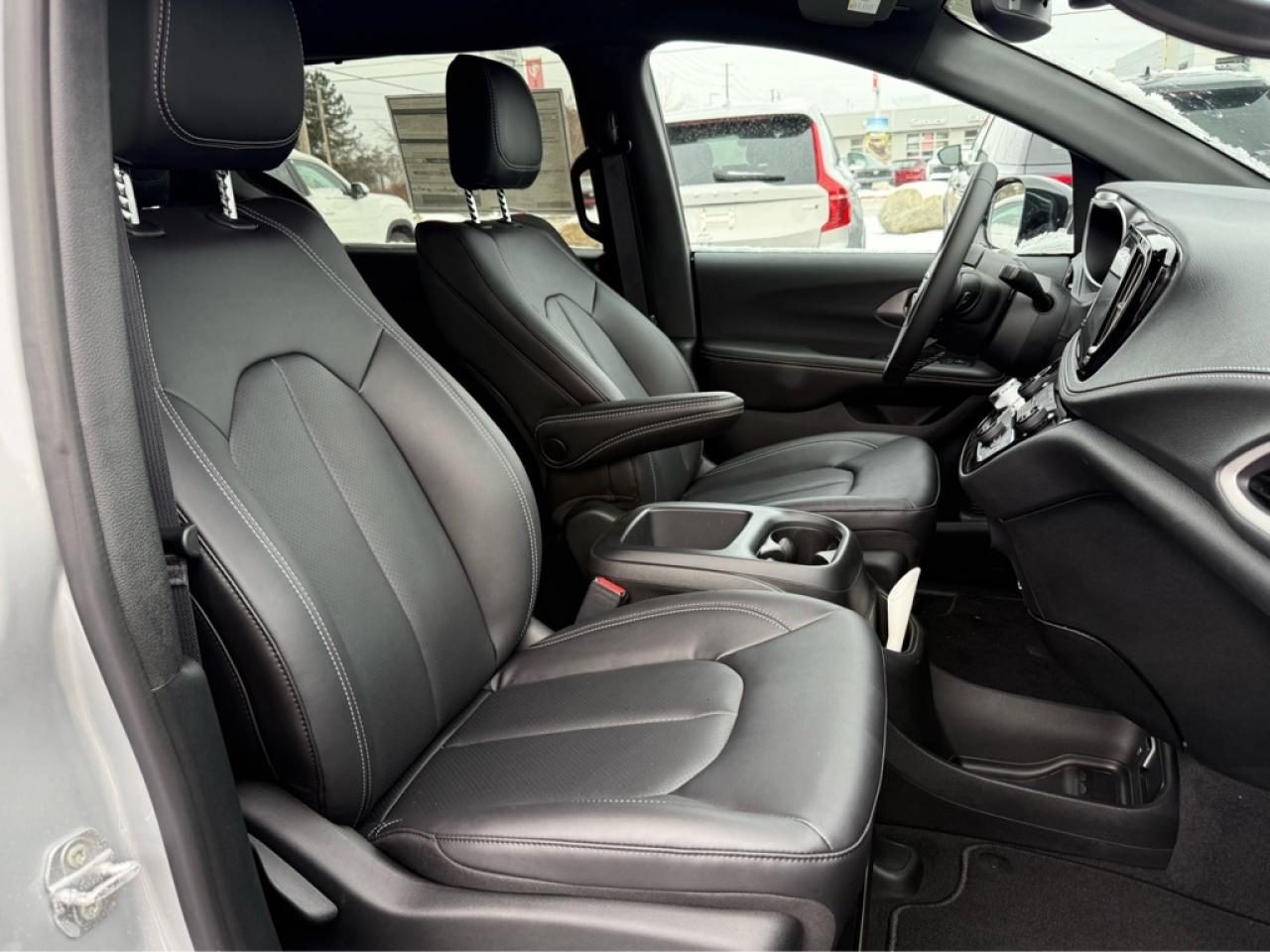 2026 Chrysler Pacifica Select  - $155.24 /Wk Photo