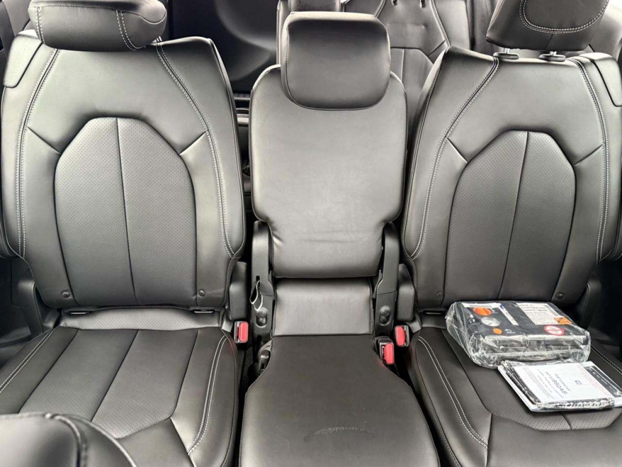 2026 Chrysler Pacifica Select  - $155.24 /Wk Photo