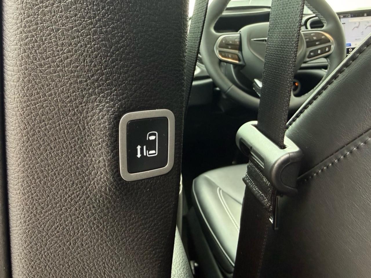 2026 Chrysler Pacifica Select  - $155.24 /Wk Photo