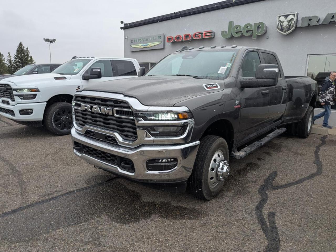 2026 RAM 3500 Tradesman 4x4 Crew Cab 8' Box Photo2