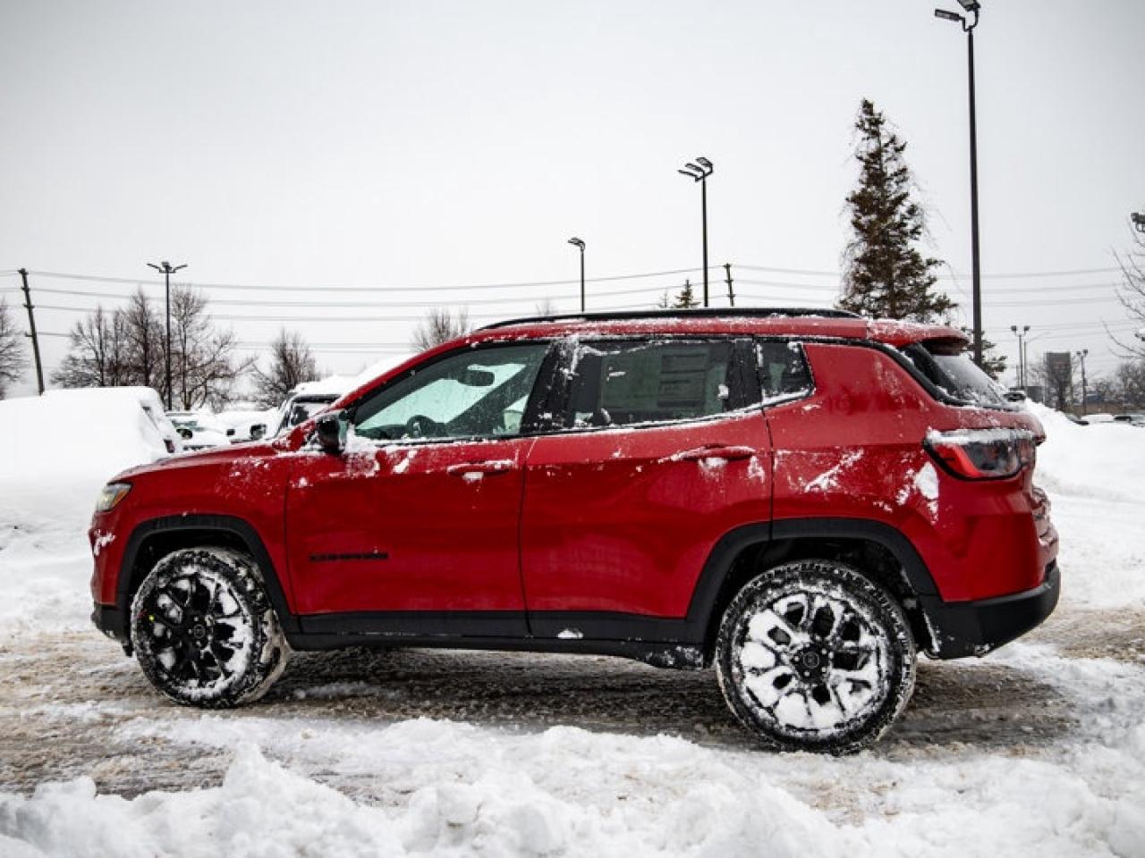2026 Jeep Compass NORTH Photo4