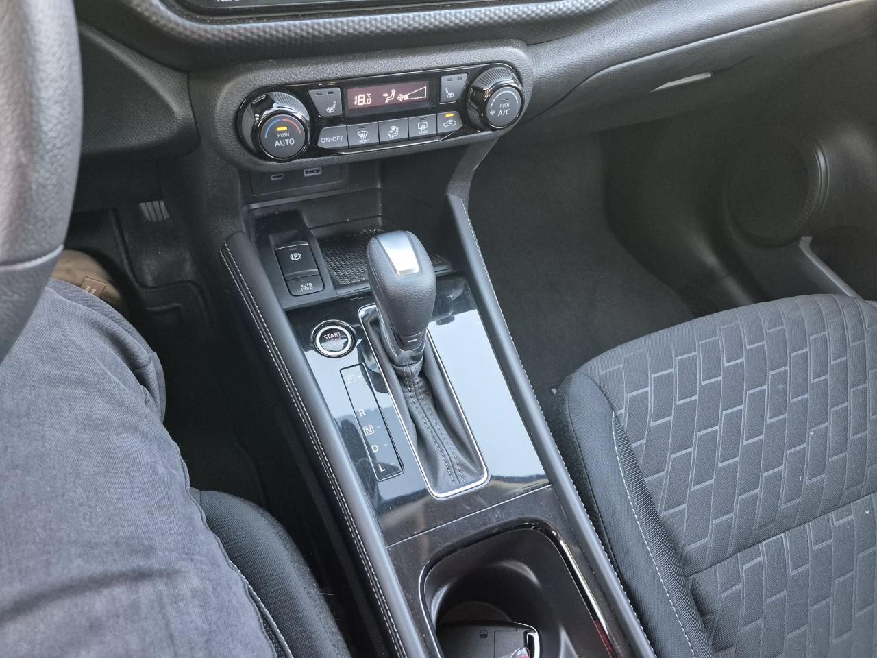 2023 Nissan Kicks SV Photo10