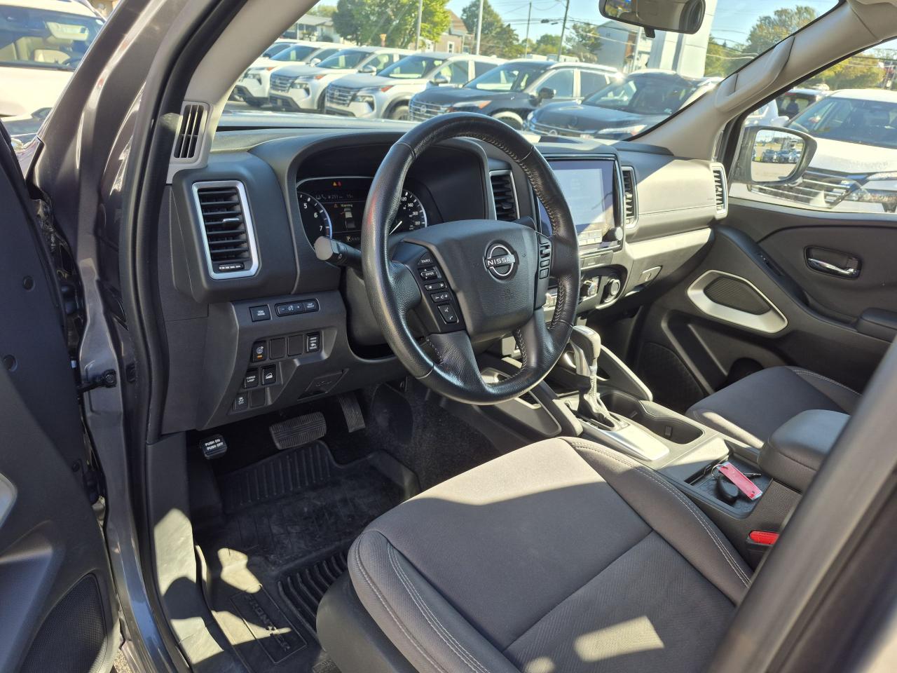 2022 Nissan Frontier SV SPORT Photo20