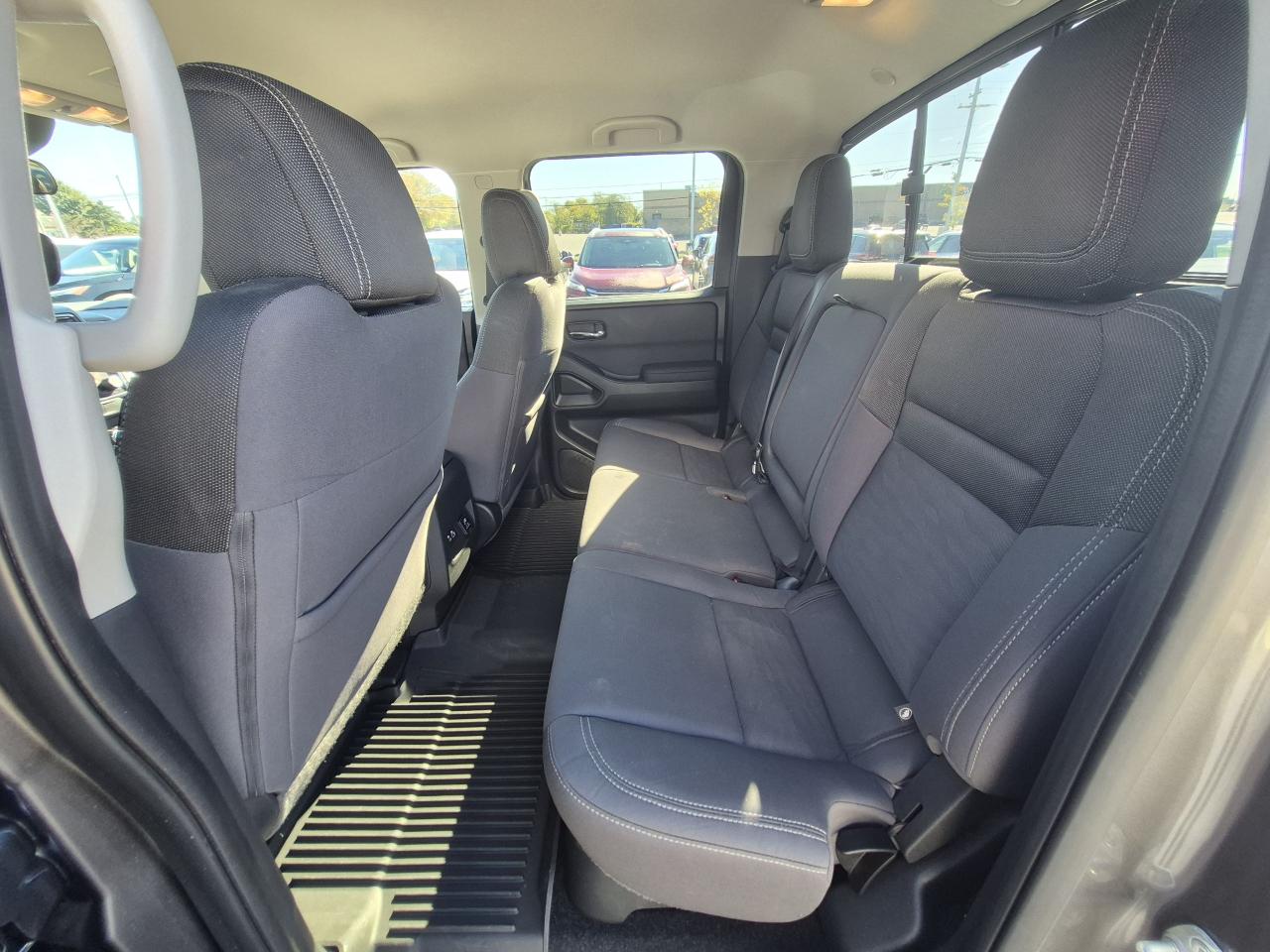 2022 Nissan Frontier SV SPORT Photo25