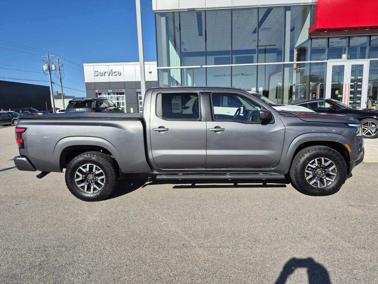 2022 Nissan Frontier SV SPORT Photo5