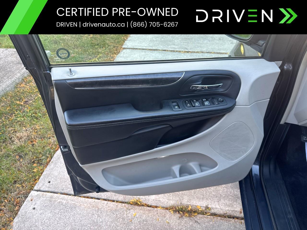 2014 Chrysler Town & Country 4dr Wgn Touring w/Leather Photo