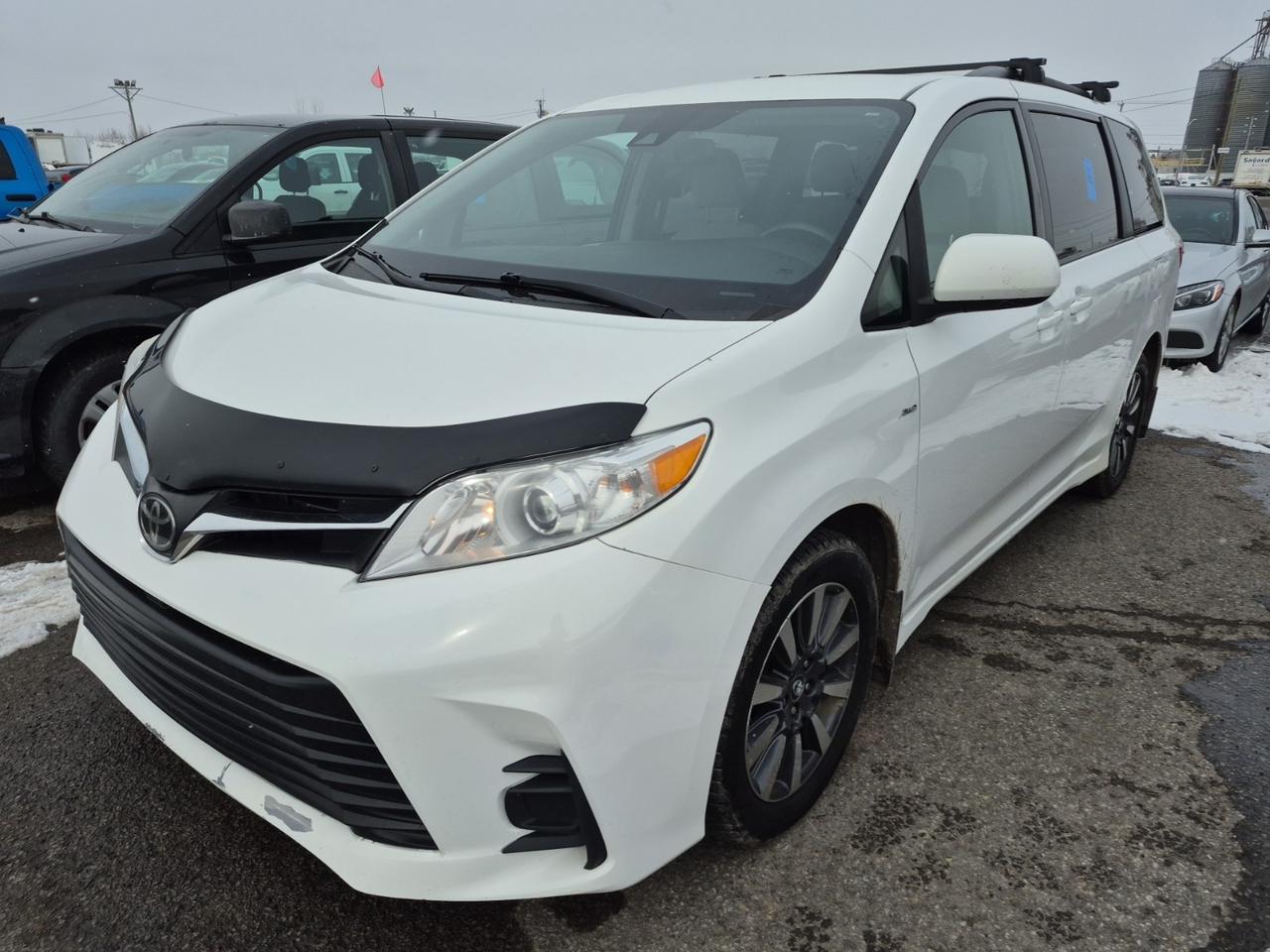 2018 Toyota Sienna LE AWD | NO ACCIDENTS | ALLOYS Photo2