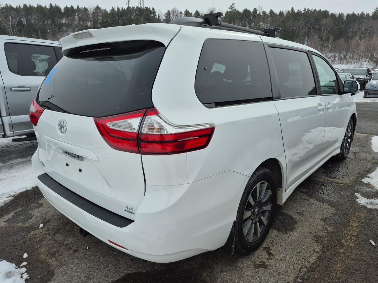 2018 Toyota Sienna LE AWD | NO ACCIDENTS | ALLOYS Photo