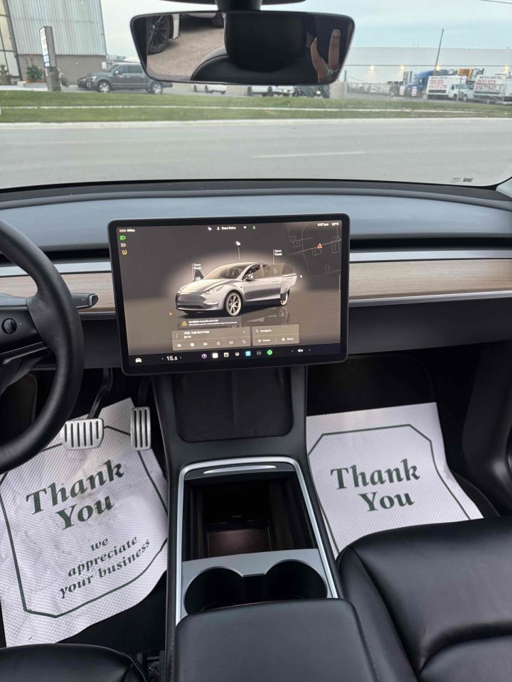 2023 Tesla Model Y PERFORMANCE - Photo #9