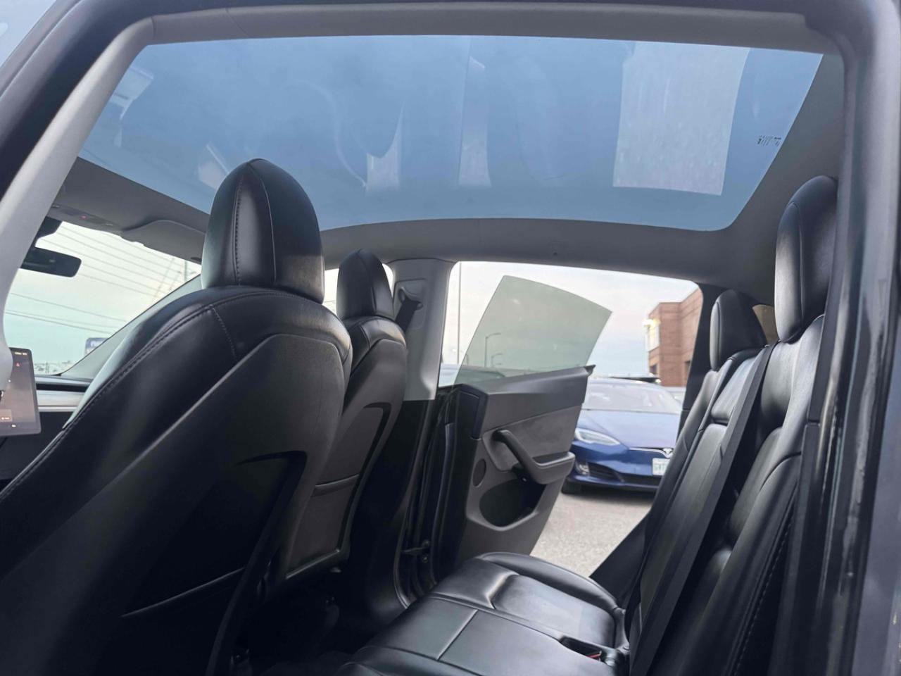2023 Tesla Model Y PERFORMANCE - Photo #11