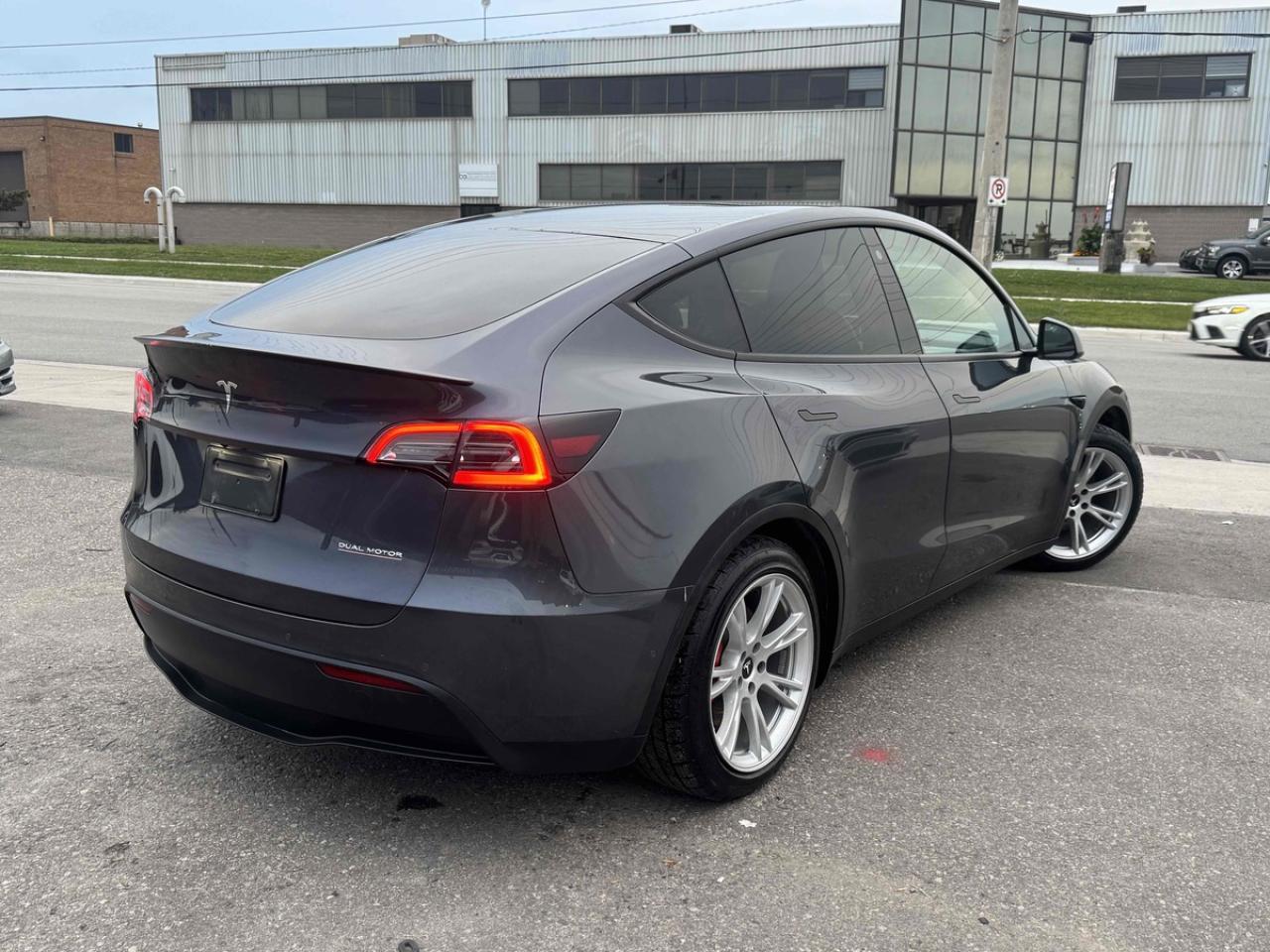 2023 Tesla Model Y PERFORMANCE - Photo #16