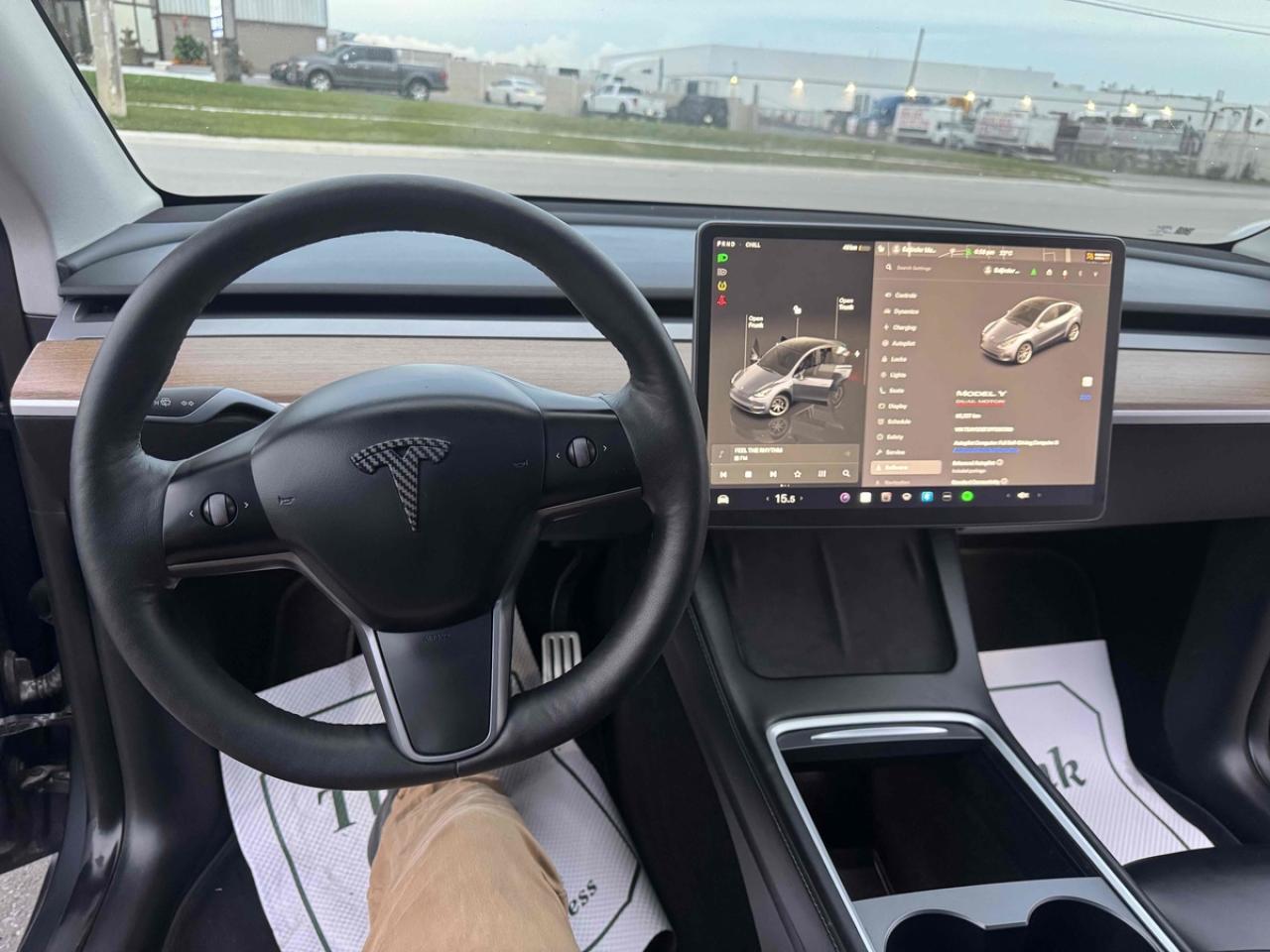 2023 Tesla Model Y PERFORMANCE - Photo #17