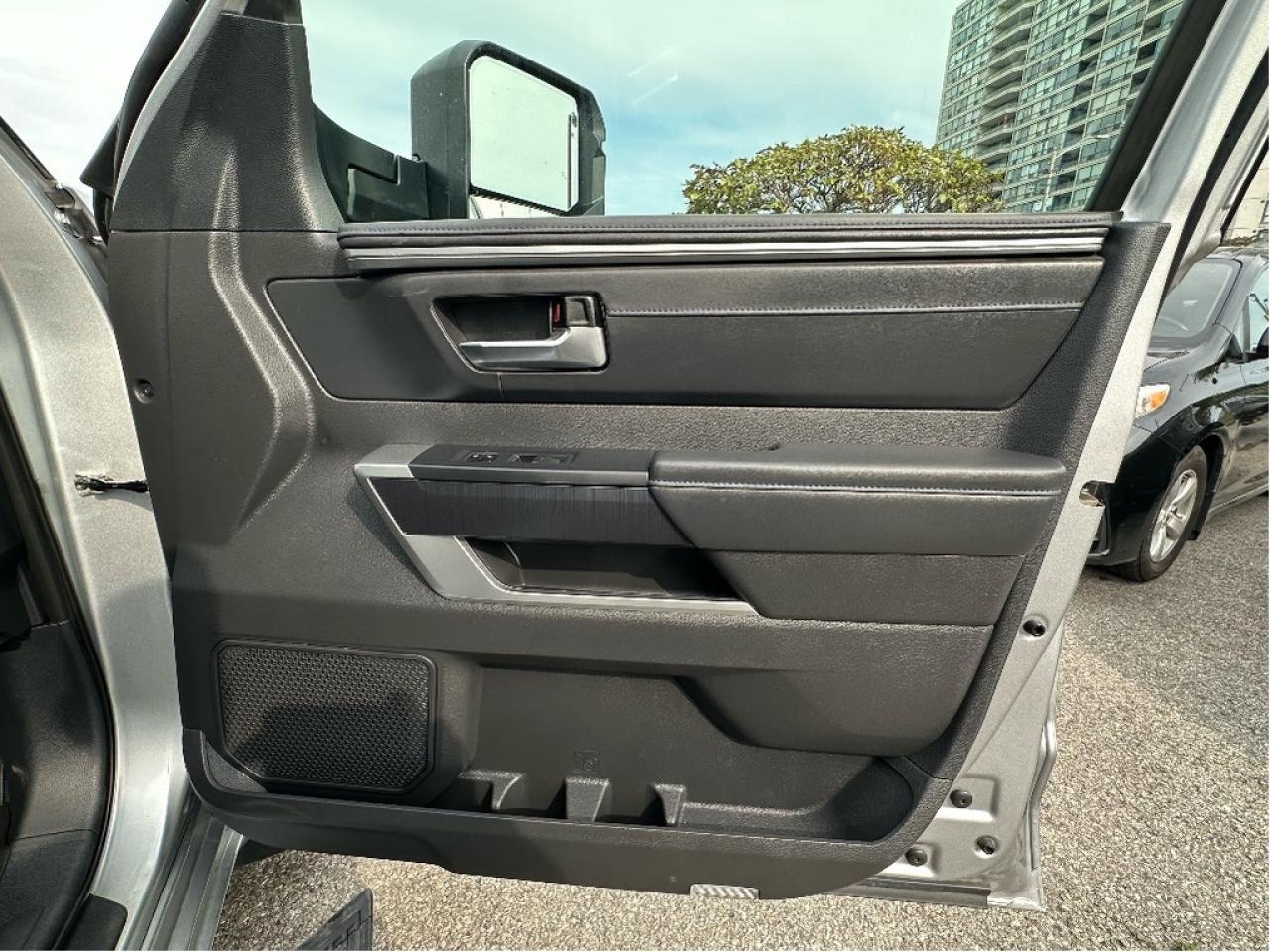 2024 Toyota Tundra Platinum Hybrid Photo