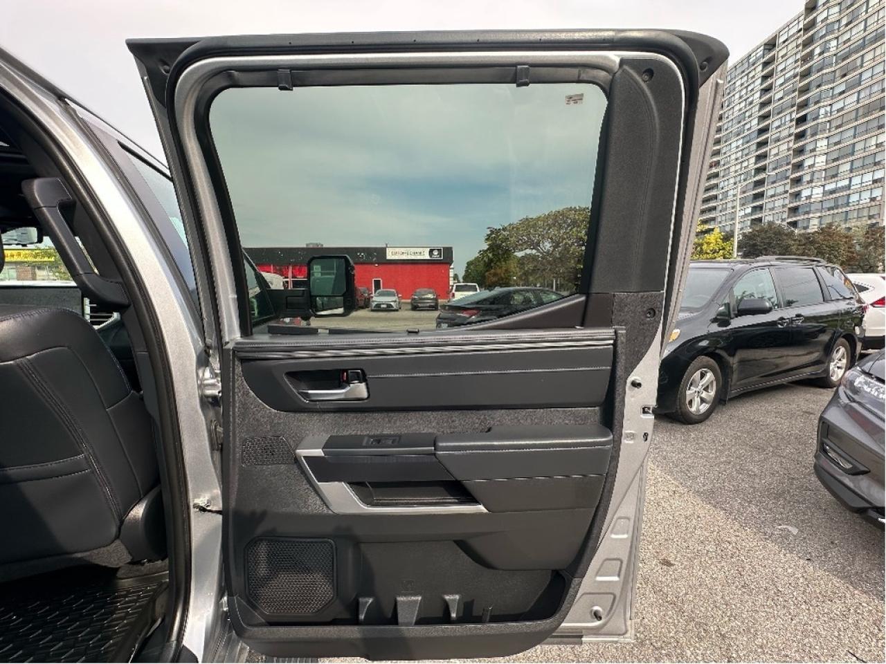 2024 Toyota Tundra Platinum Hybrid Photo