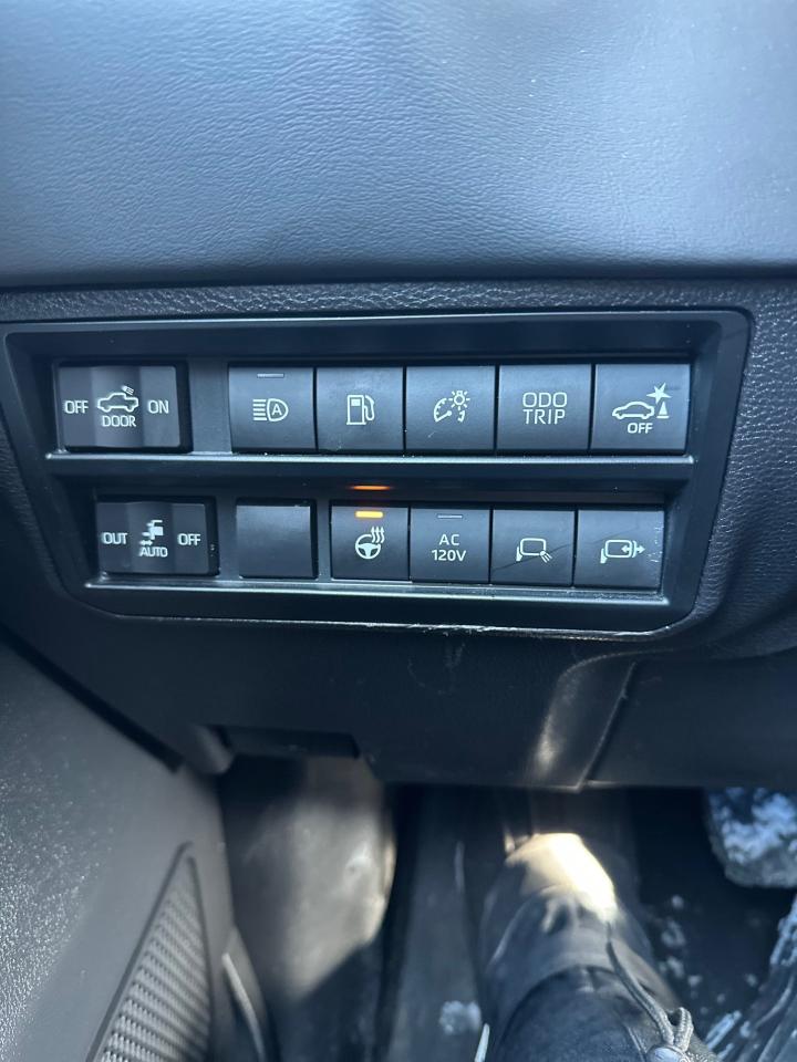 2024 Toyota Tundra Platinum Crewmax Photo