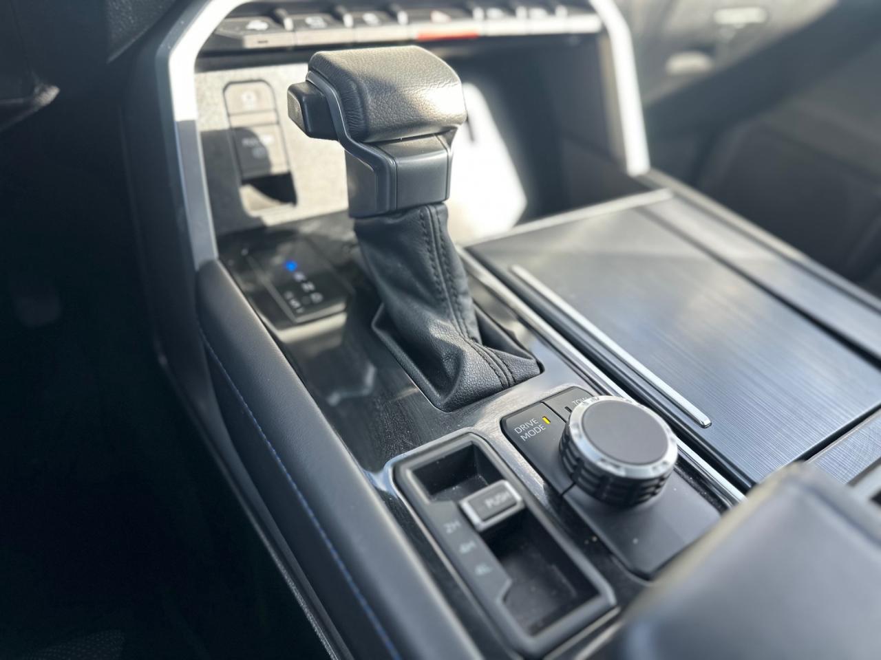 2024 Toyota Tundra Platinum Crewmax Photo