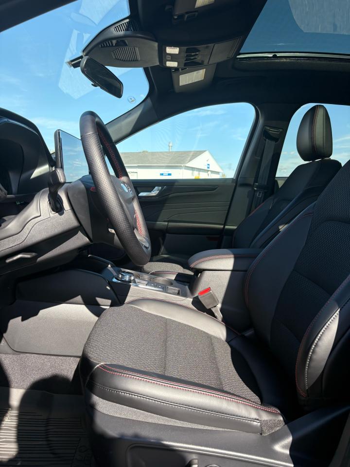 2025 Ford Escape ST-Line Photo