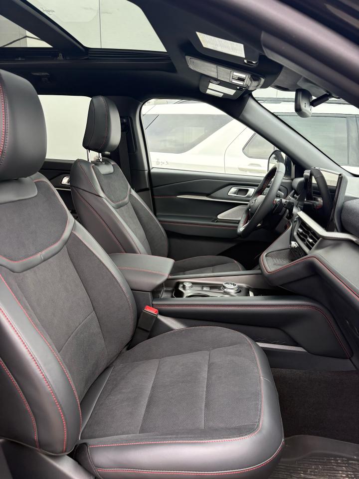 2025 Ford Explorer ST Photo
