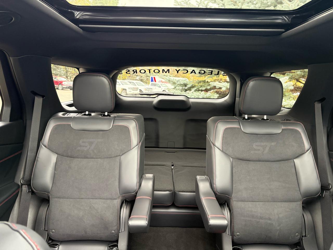 2025 Ford Explorer ST Photo5