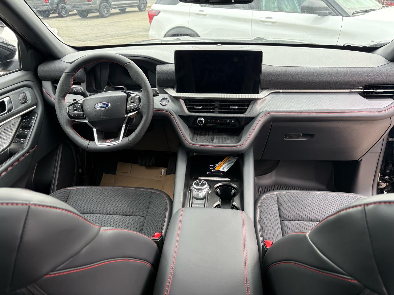 2025 Ford Explorer ST Photo5