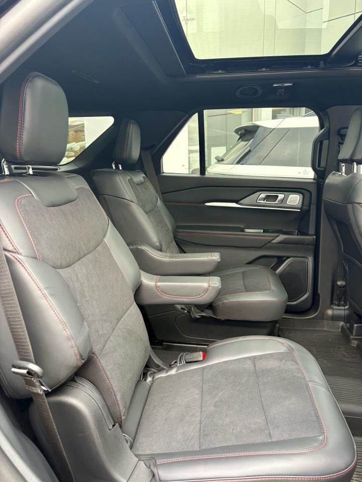 2025 Ford Explorer ST Photo5