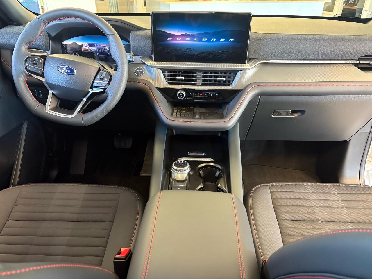 2025 Ford Explorer  Photo2