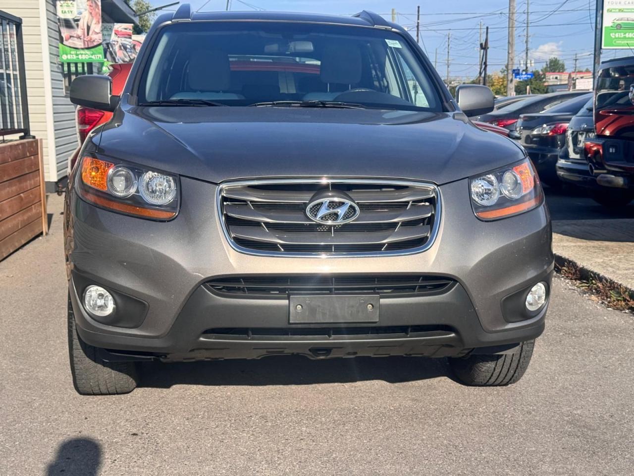 2011 Hyundai Santa Fe GL Premium - Photo #4