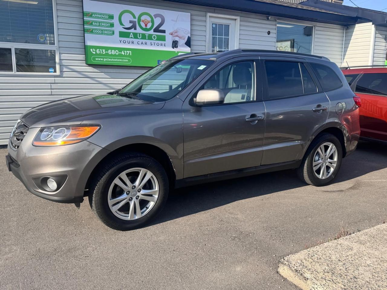 2011 Hyundai Santa Fe GL Premium - Photo #2