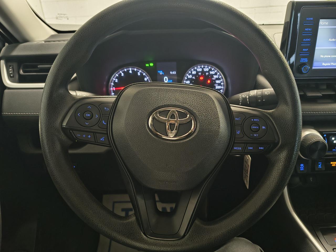 2022 Toyota RAV4 LE Photo0
