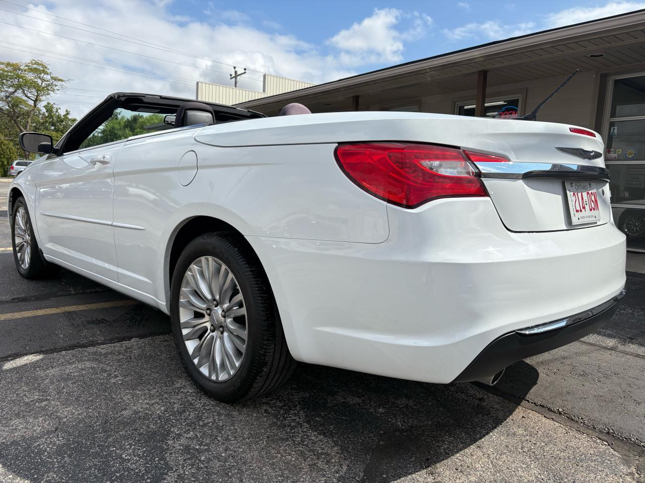 2013 Chrysler 200 Touring Photo3
