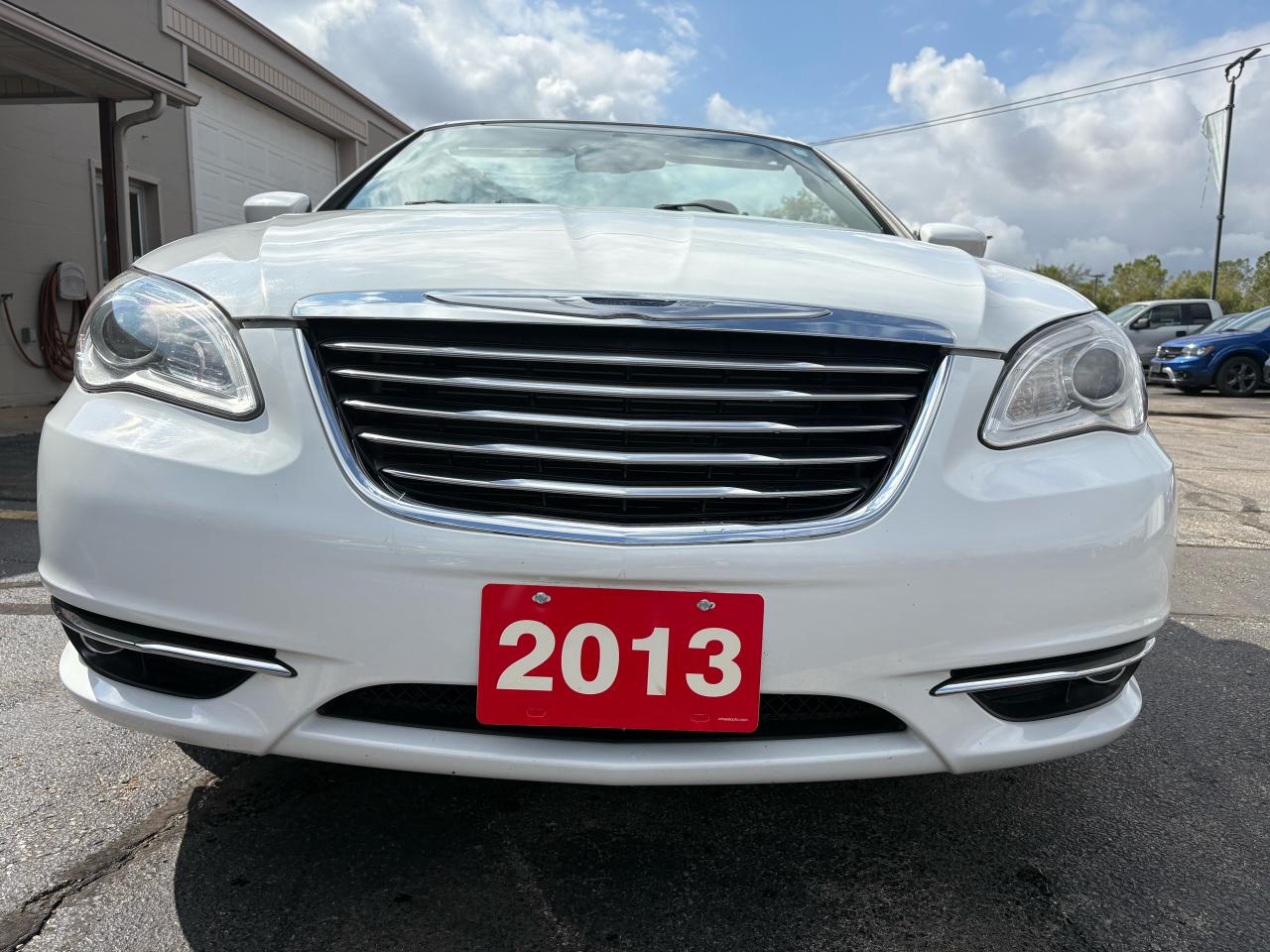 2013 Chrysler 200 Touring - Photo #9