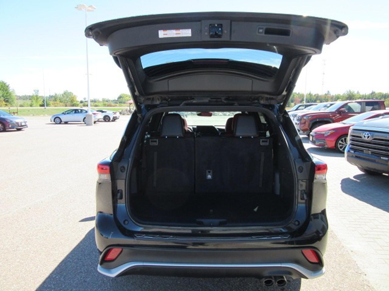 2023 Toyota Highlander XSE Photo3