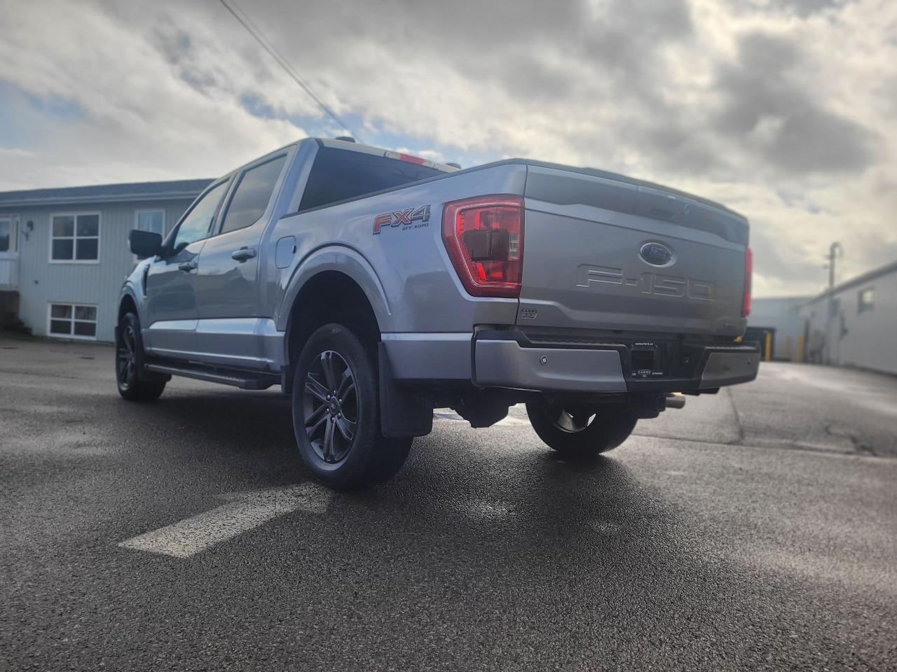 2022 Ford F-150 XLT 4WD SuperCrew 5.5' Bo Photo3