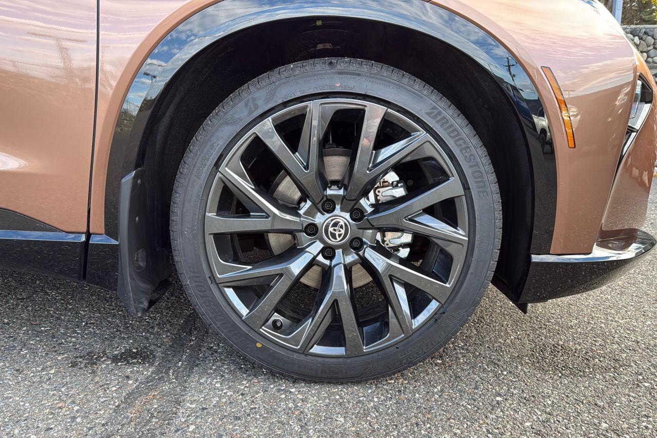 2025 Toyota Crown Signia Limited Advanced Tech Package Photo