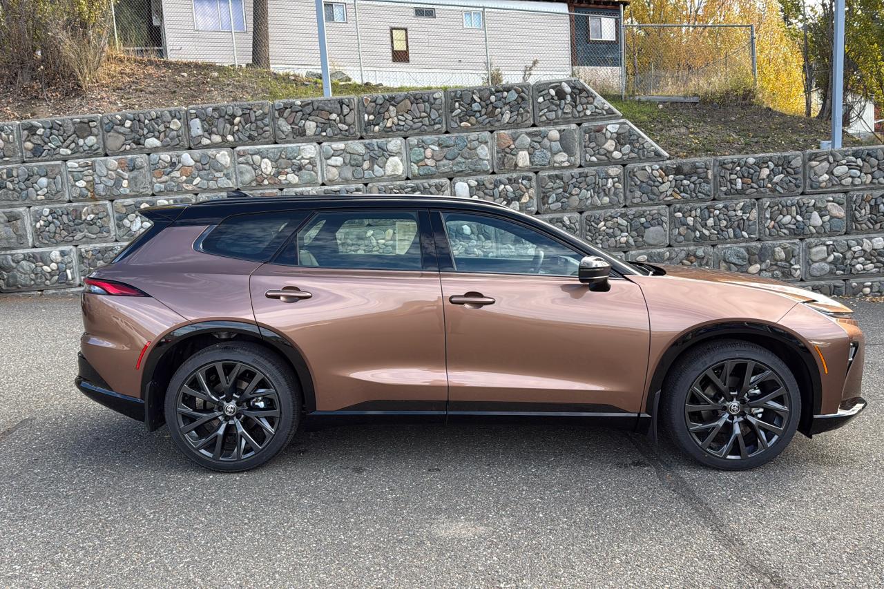 2025 Toyota Crown Signia Limited Advanced Tech Package Photo