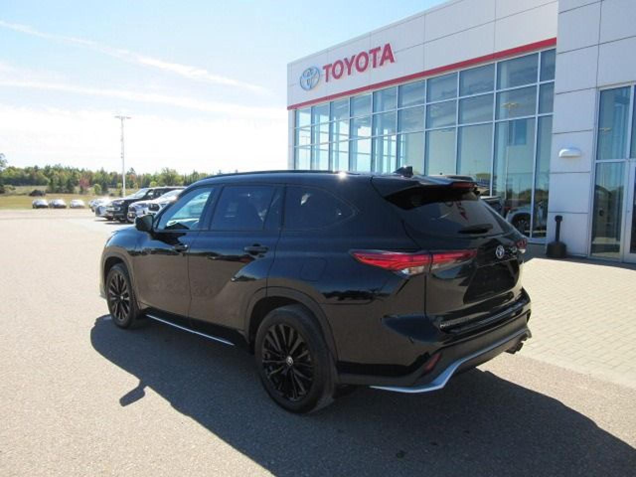 2023 Toyota Highlander XSE Photo2