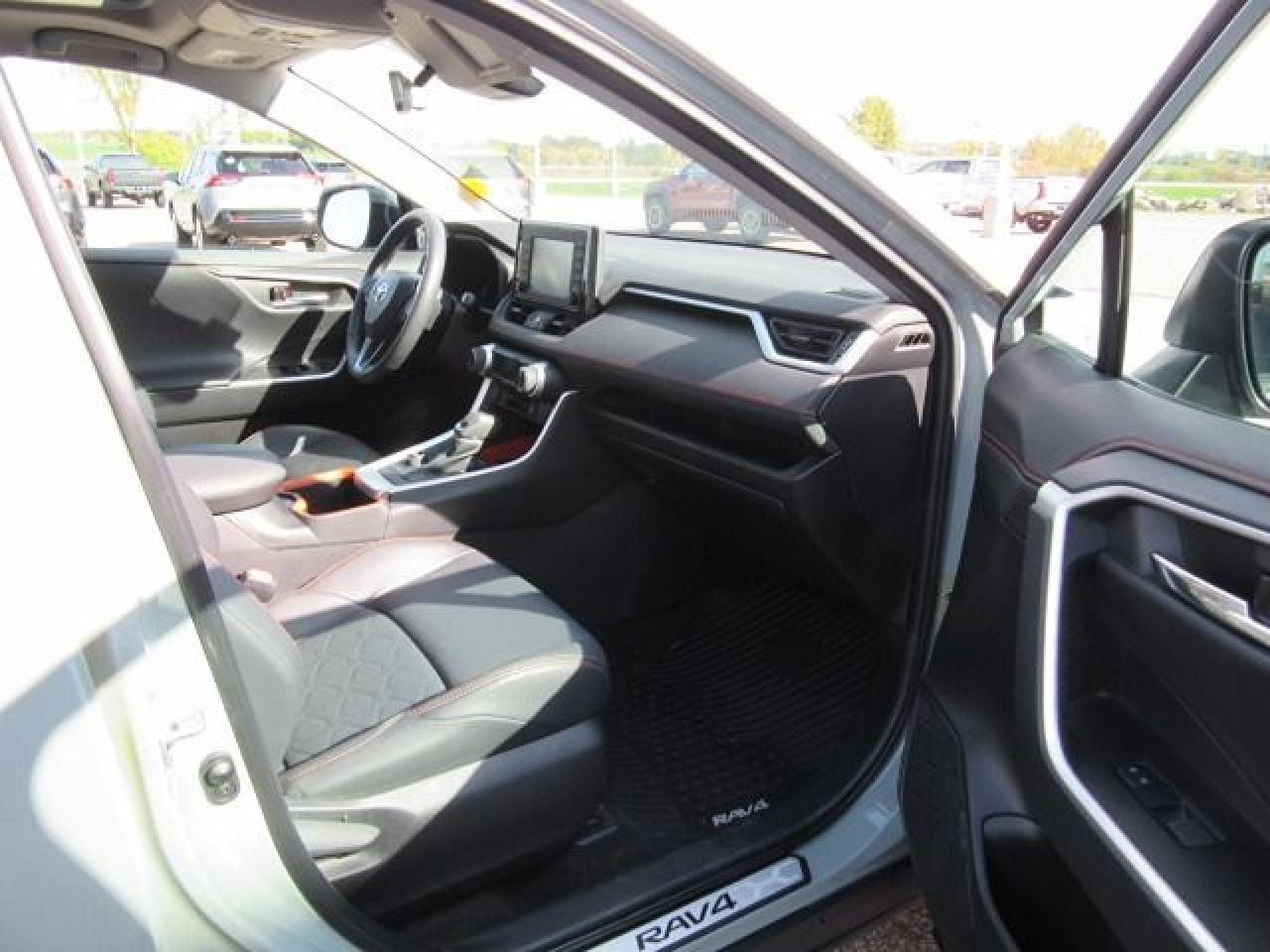2022 Toyota RAV4 TRAIL - Photo #10