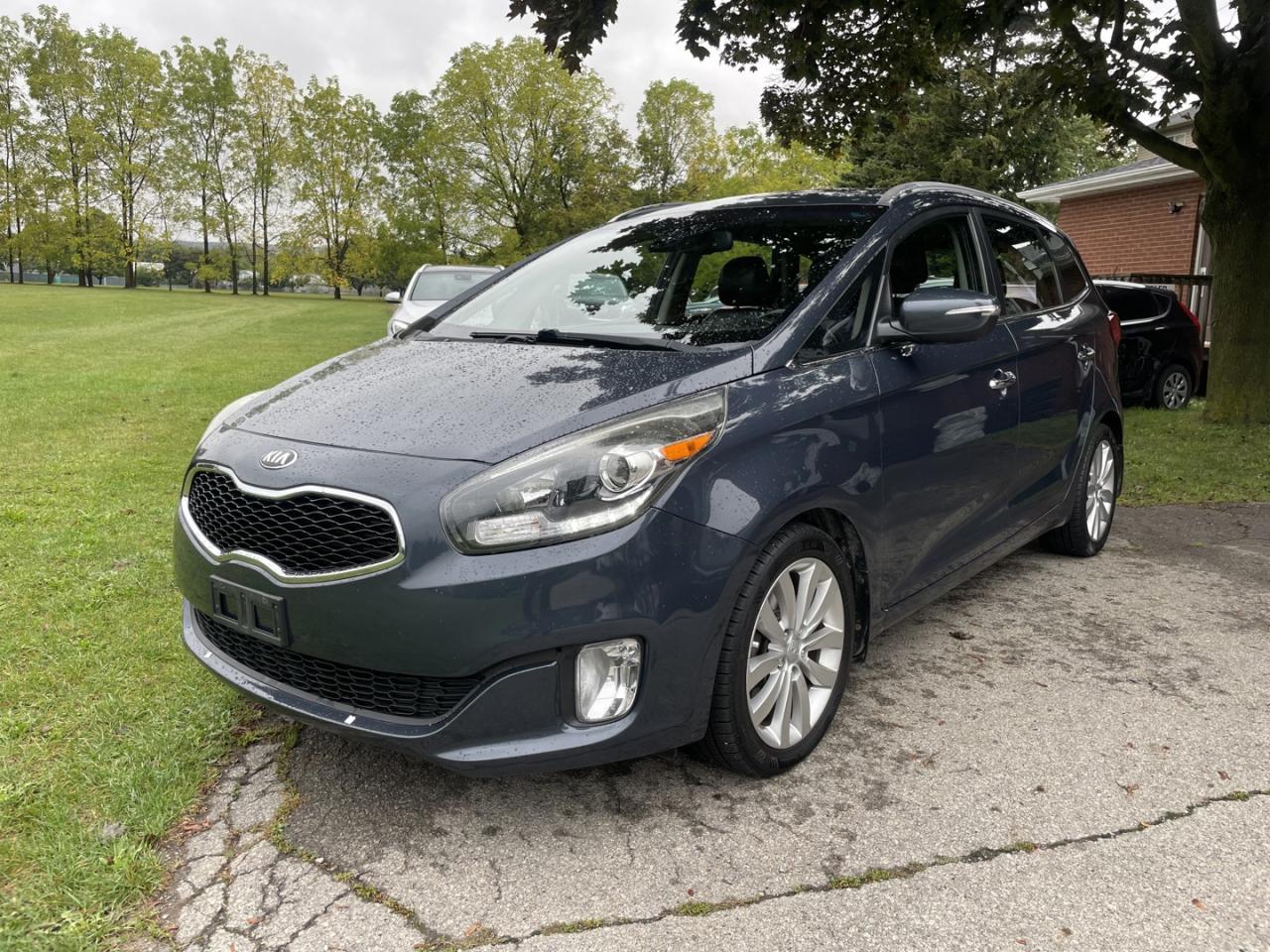 Used 2014 Kia Rondo EX *Leather / backup camera / heated seats for sale in Burlington, ON